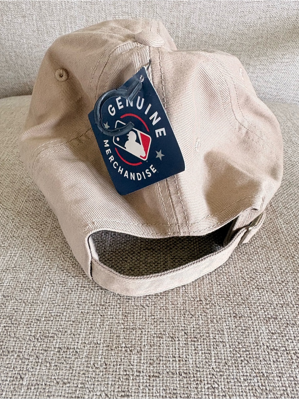 MLB LA Baseball Cap in Beige with White Logo - Picture 2 of 3